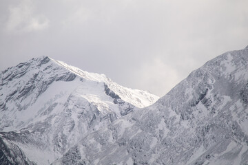 Obraz premium Montañas nevadas en Ushuaia. Tierra del Fuego. Argentina