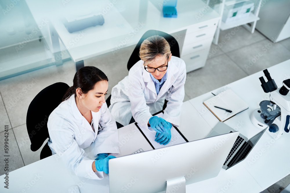 Aufkleber Using clinical trials and investigative methods to reach their findings. two scientists working together on a computer in a lab.