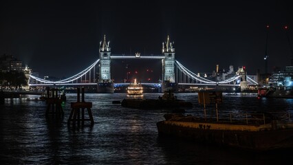 Fototapeta na wymiar Tower Bridge: London City at night
