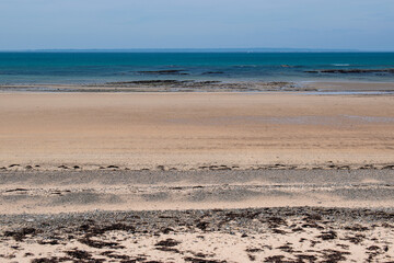 La plage de Portbail dans le Cotentin avec en face l'ile de Jersey, Normandie, France