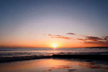 La belleza del atardecer en el horizonte