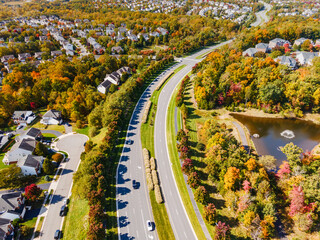 clusters of low-rise residential buildings in Virginia. View from above. Residential single-family houses with parking lots and parks. Autumn landscape.