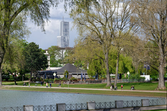 the aachener weiher pond in the inner green belt of cologne in springtime