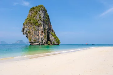 Cercles muraux Railay Beach, Krabi, Thaïlande Railay Beach Krabi Thailand, the tropical beach of Railay Krabi