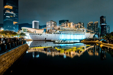 Obraz premium Cruise ship terminal