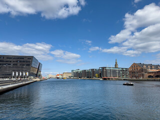 Obraz premium Walking along Copenhagen's canals on a beautiful spring day, Denmark, Europe