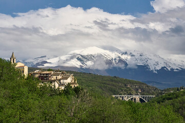 Naklejka premium Primavera nel Parco Nazionale della Maiella - Salle provincia di Pescara