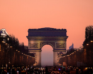 Fototapeta na wymiar view of arc de triomphe over sunset from champs elysees