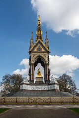 Fototapeta na wymiar Beautiful view to Albert Memorial monument in Kensington Gardens