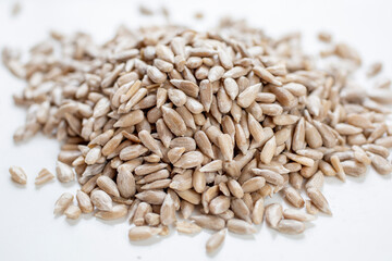 A pile of unroasted, cleaned sunflower seeds