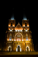 Katedra nocą w Częstochowie w Polsce