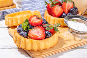 Sponge mini tart cakes with summer berry