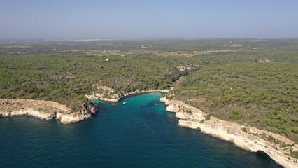 Obraz premium survol aérien des plages de cala Galdana à Minorque dans les iles baléares en Espagne