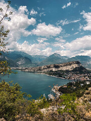 Wybrzeże jeziora Garda, panorama 