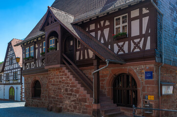 Fototapeta na wymiar Erker an der Fachwerkfassade des Rathauses in Dörrenbach. Region Pfalz im Bundesland Rheinland-Pfalz in Deutschland