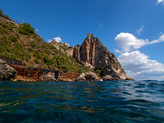 Rupe di Sant'Alessio Siculo vista da Fondaco del Prete