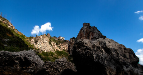 Rupe di Sant'Alessio Siculo vista da Fondaco del Prete