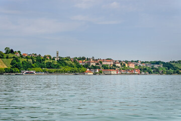 Meersburg, Bodensee, Fähre, Hafen, Fährhafen, Seerundfahrt, Schifffahrt, Seeufer, Altstadt, Altstadthäuser, Schloss, Burg, Weinberge, Baden-Württemberg, Sommer, 