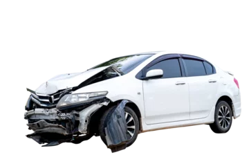  Front and side of white car get damaged by accident on the road. damaged cars after collision. isolated on transparent background, PNG file © ISENGARD
