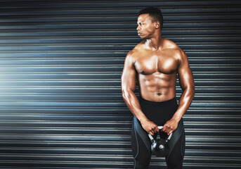 Obraz premium Lift all excuses from your mind for once. a muscular young man lifting weights against a grey background.