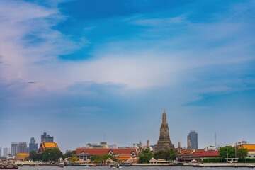 Obraz premium Wat Arun Ratchawararam Ratchawaramahawihan or Wat Arun is a Buddhist temple in Bangkok Thailand