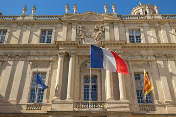 fa&ccedil;ade de la mairie de la ville d'Arles, sous-pr&eacute;fecture du d&eacute;partement des Bouches-du-Rh&ocirc;ne (France)