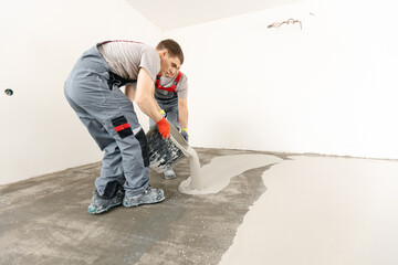 Screed concrete with self leveling cement mortar for floors. Master work renovation home