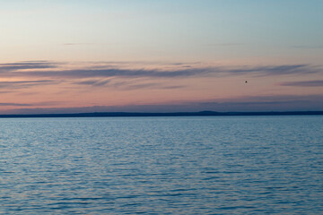 Fototapeta premium sunset over the sea. landscape with clouds and sea