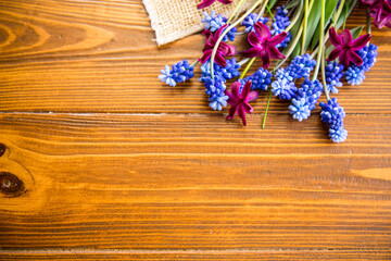 Fototapeta premium beautiful bouquet of spring flowers on a wooden table