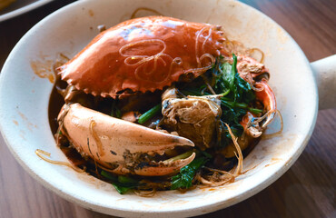Baked fresh sea crab with vermicelli or glass noodle in the cook pot