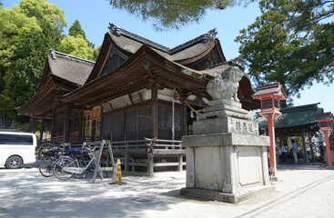 Obraz premium 白髭神社 拝殿と本殿 滋賀県高島市鵜川