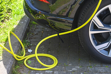 auto voiture electrique cable borne station recharge batterie