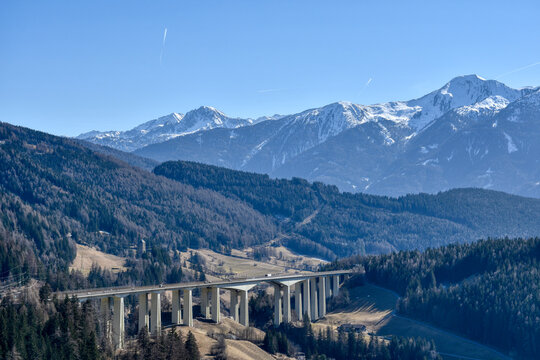 Gossensass, Brenner, S&uuml;dtirol, Italien, Dorf, Gemeinde, Kirche, Siedlung, Haus, Gossensass-Viadukt, H&auml;user, Stra&szlig;e, Tourismus, Fremdenverkehr, Zentralalpen, Brennerpass, Wipptal, S&uuml;dtiroler Wipptal, l