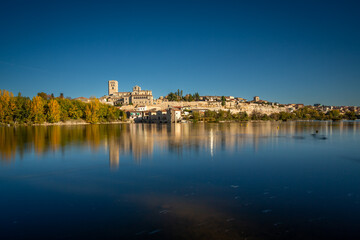 Fototapeta na wymiar Beautiful Long Exposure panoramic view of Zamora cityscape during Autumn season, from the other side of the Douro River, in Spain.