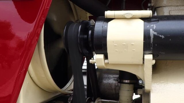 Tractor engine cooling mechanism