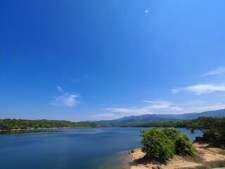晴天の満濃池　新緑【香川県仲多度郡まんのう町】