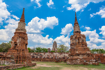 Fototapeta premium .The ruins of the capital city of the Ayutthaya period..The beauty of the ruined architecture of a thriving city..Churches, temples, pagodas, walls, doors that are valuable of Ayutthaya architecture..