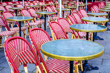sidewalk restaurant in italy