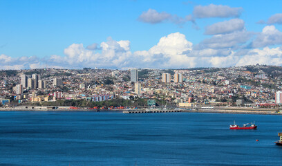 Fototapeta premium Vista panorâmica de Valparaiso, litoral chileno.