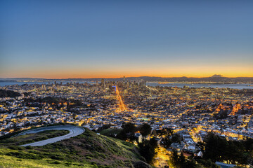 The skyline of San Francisco in California before sunrise - obrazy, fototapety, plakaty