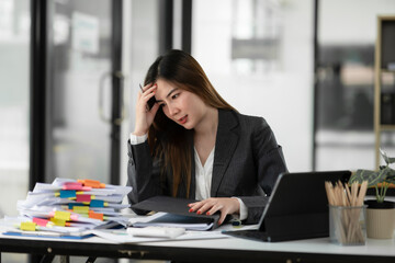 Asian business woman Working at the office, happy working day smile