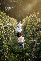 children in the field
