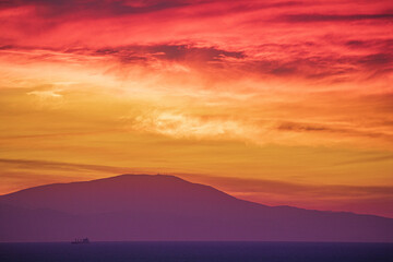 Fototapeta na wymiar AMANECER COLORIDO