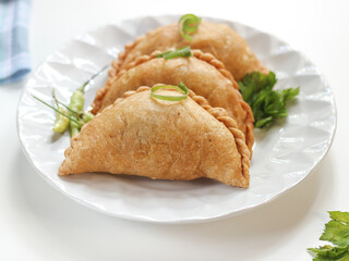 fried pastels atau pastel goreng are a kind of pastry made by placing the stuffing on top of the dough, then folded and tightly closed. Pastels can taste sweet or savory