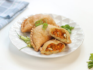 fried pastels atau pastel goreng are a kind of pastry made by placing the stuffing on top of the dough, then folded and tightly closed. Pastels can taste sweet or savory