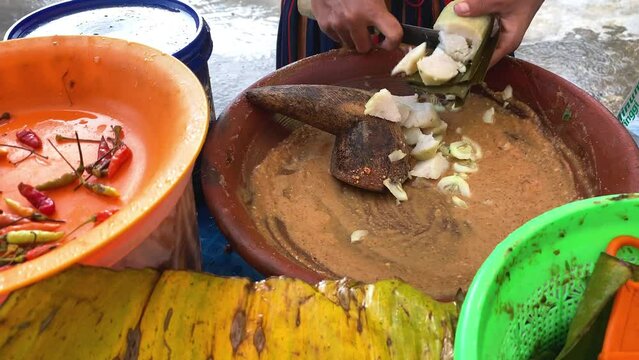 Pecel Lontong or usually called Lotek , is a traditional Indonesian food made from a mixture of boiled vegetables mixed with peanut sauce