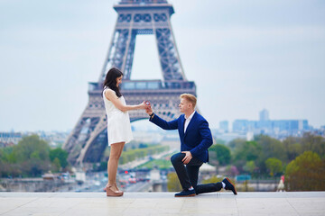 Romantic engagement in Paris