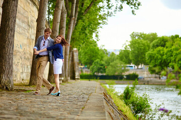 Fototapeta na wymiar Happy couple is dancing in Paris