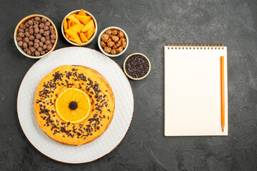 top view yummy sweet pie with orange slices on the grey background biscuit dessert sweet pie cake tea