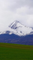 Góry w śniegu, zakopane tatry, tatrzański park narodowy